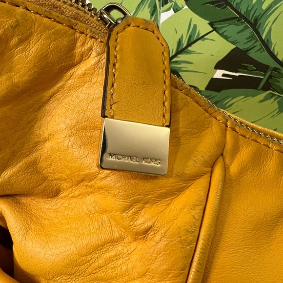 MICHAEL KORS YELLOW BEVERLY LARGE LEATHER - Picture 12 of 13